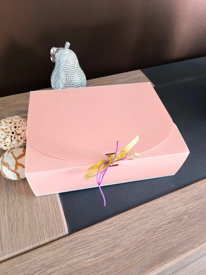 Lot de 40 bijoux dorés, blancs et roses - photo numéro 2