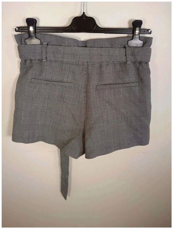 C32 short gris Zara XS - photo numéro 2