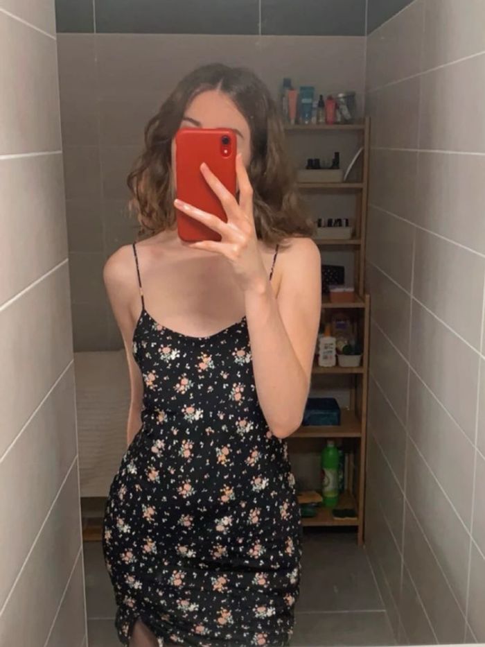 Robe courte noire à imprimé fleuris ASOS Design