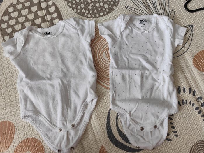 2 bodies 6 mois manches courtes fille NEUFS