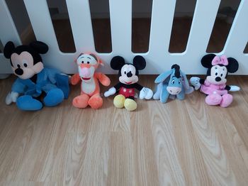 Lot de peluches Disney neuves