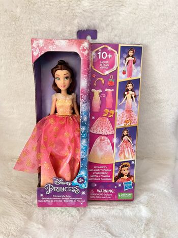 Poupée Bella de la belle et la bête et ses accessoires princesse Disney