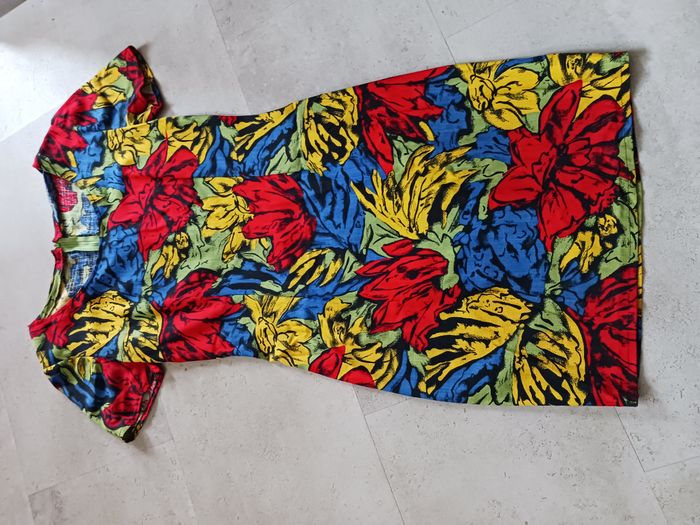 robe manches courtes imprimée colorée Taille 38 faite par une couturière Neuve - photo numéro 2