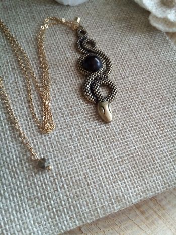 Collier serpent et pierre d'obsidienne noire