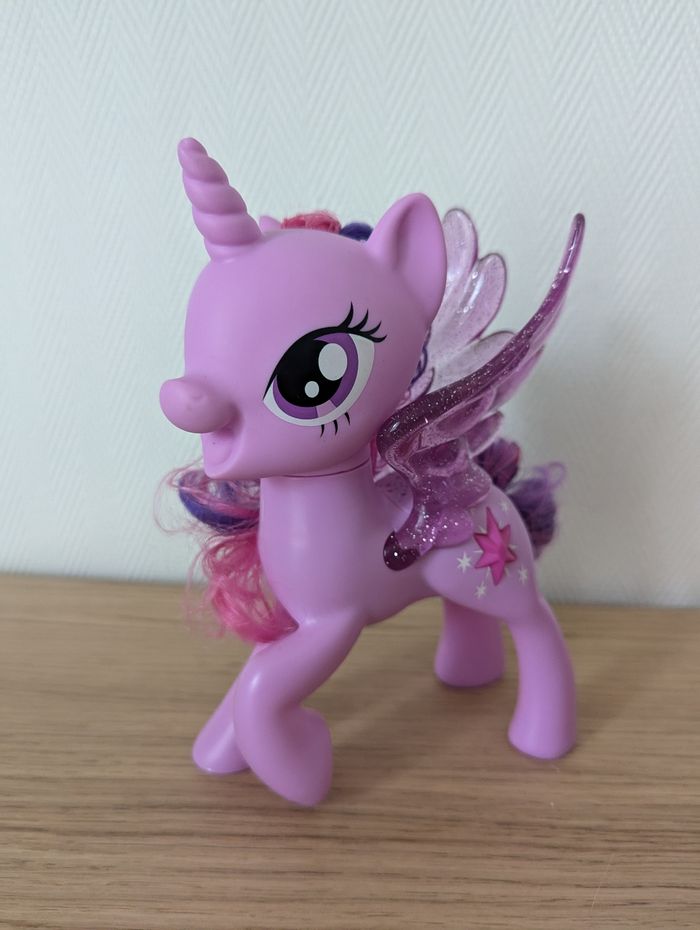 My little Pony princesse Twilight sparkle qui parle et qui chante - photo numéro 2