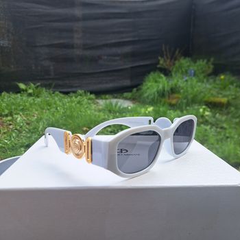 Lunettes de soleil blanches oversize – détails dorés