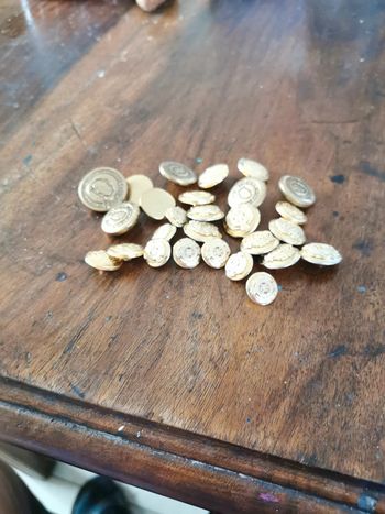 Lot de 27 boutons dorés differentes tailles