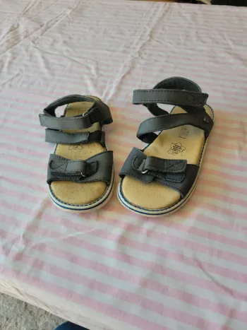 Nus pieds garçons p 26