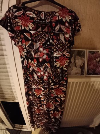 Robe longue imprimée sur fond noir