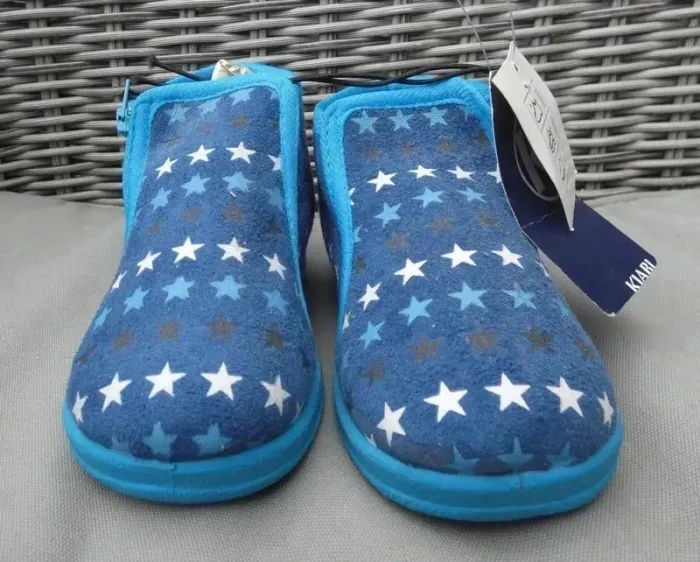 Jolis chaussons étoilés garçon T25 neufs