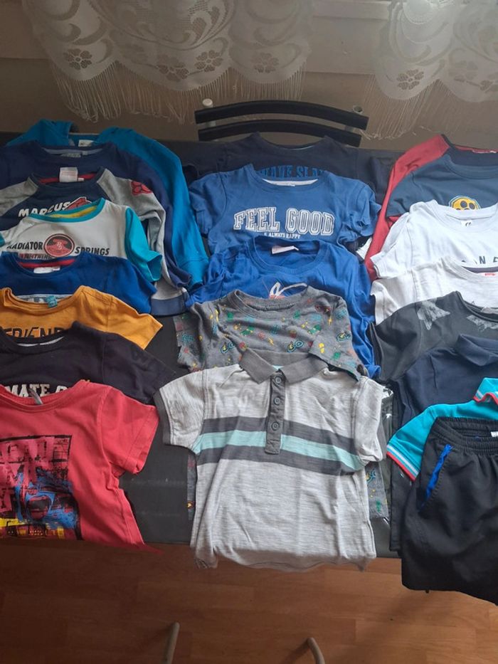 Lot 21 vêtements garçon de 4 a 6 ans,pour revendeur ou autre - photo numéro 2