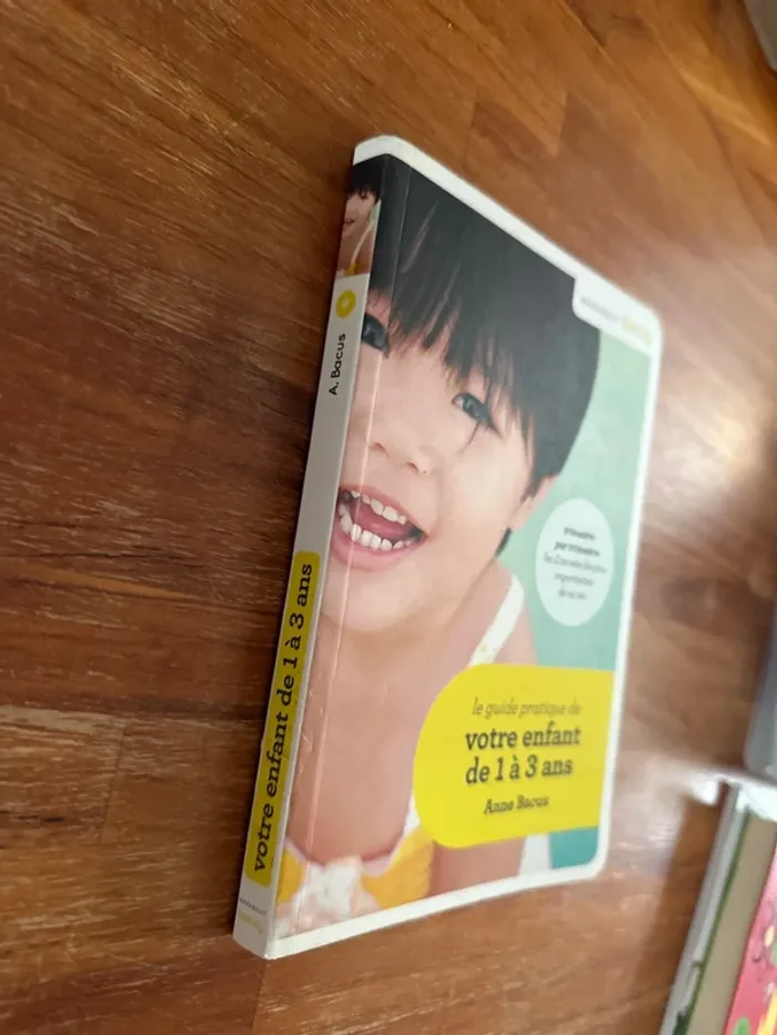 Livre le guide pratique de votre enfant de un à trois ans - photo numéro 2