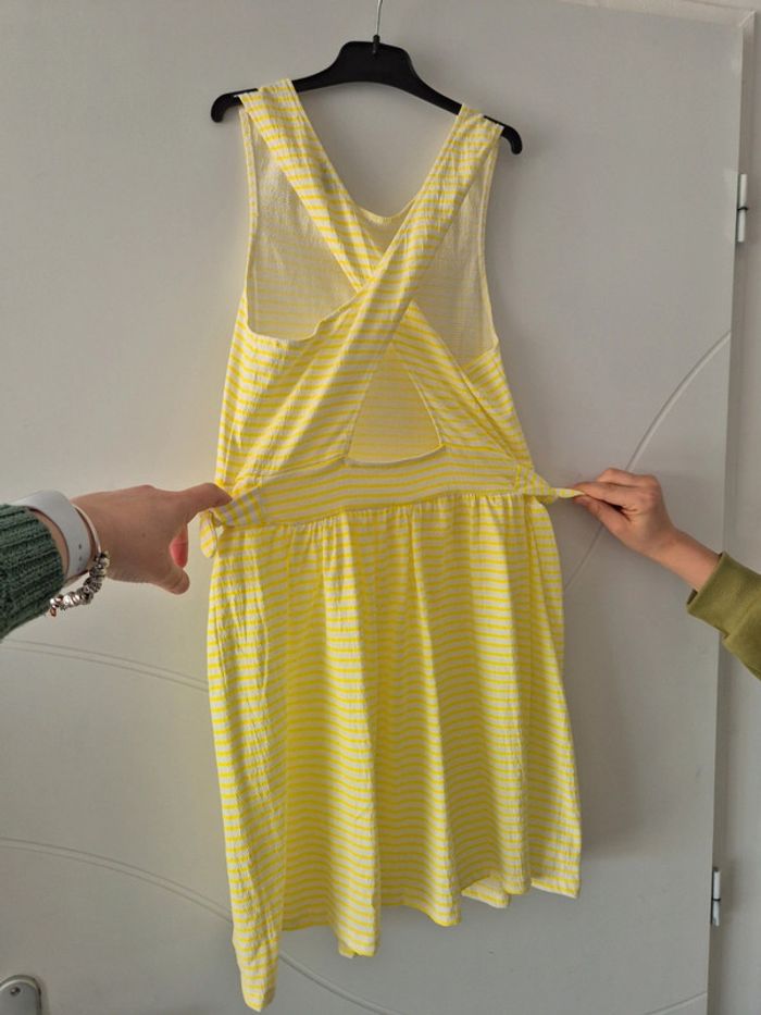 Robe jaune - photo numéro 2