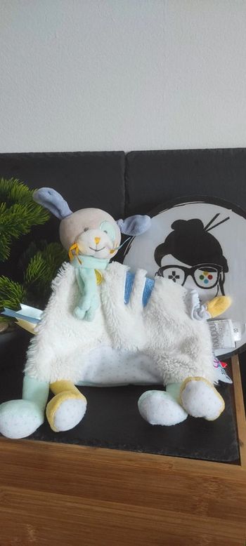 Doudou et compagnie tatoo papatte chien blanc bleu jaune dc3152 Écharpe Cocard