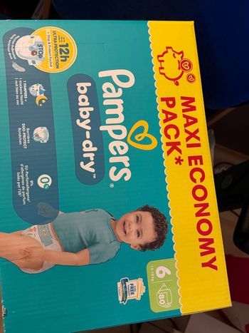 80 couches Pampers taille 6