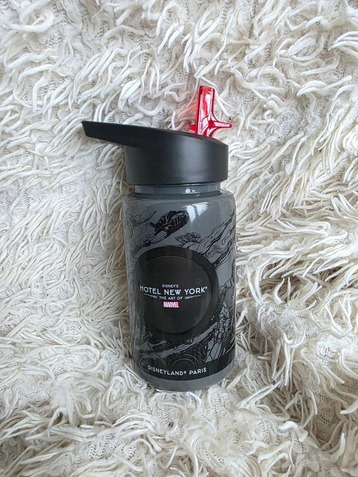 Gourde disney marvel hotel art of marvel disneyland paris