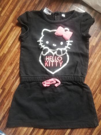 Robe hello kitty taille 3ans