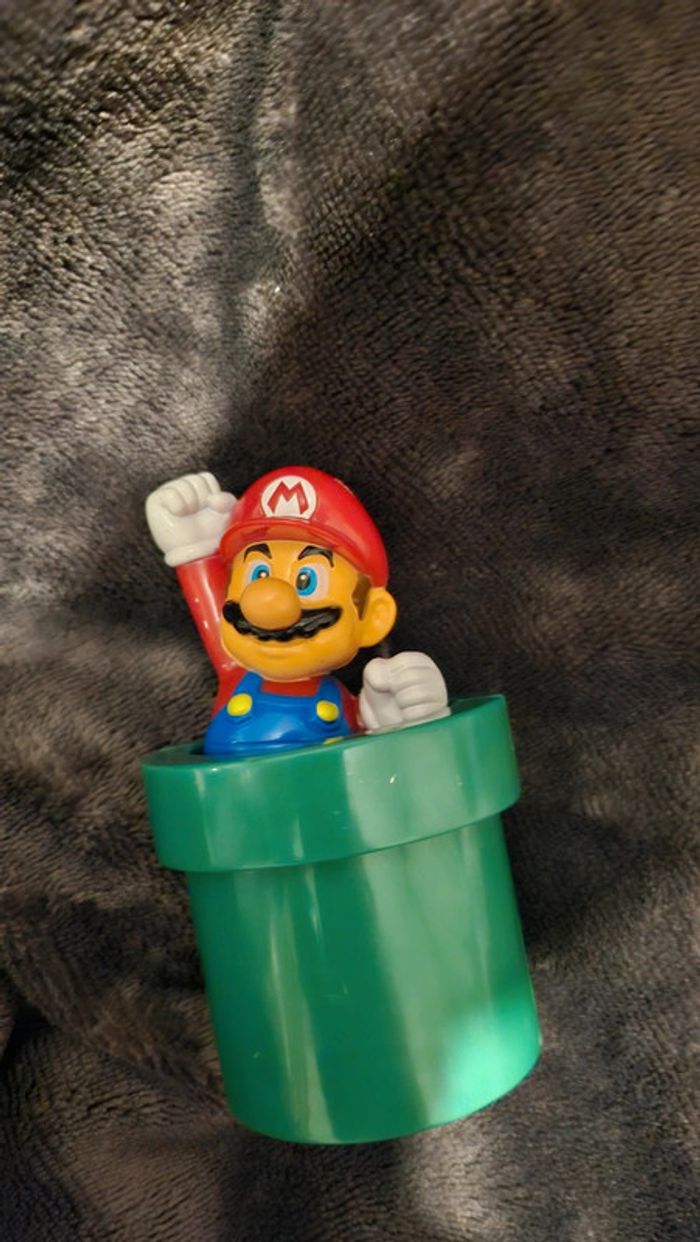 Figurine mario