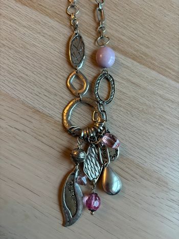 Collier argenté et rose