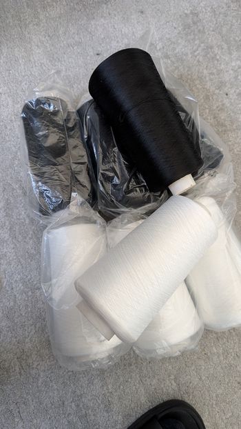 Lot de bobines de fil pour surjeteuse / surfilage