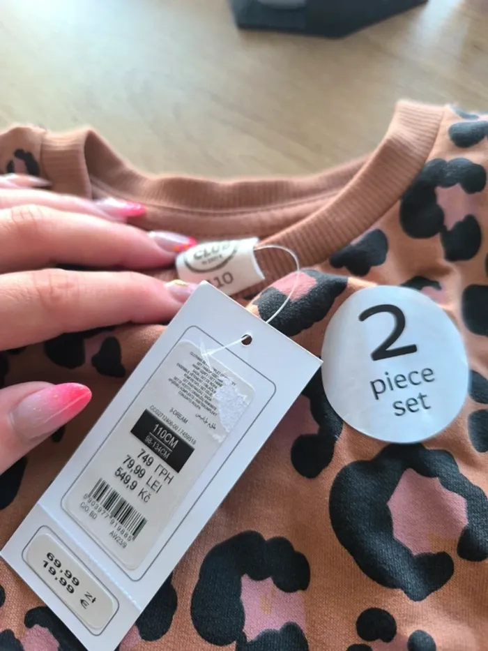 Ensemble robe et legging , neuf , avec étiquette,taille 5 ans , fille - photo numéro 3
