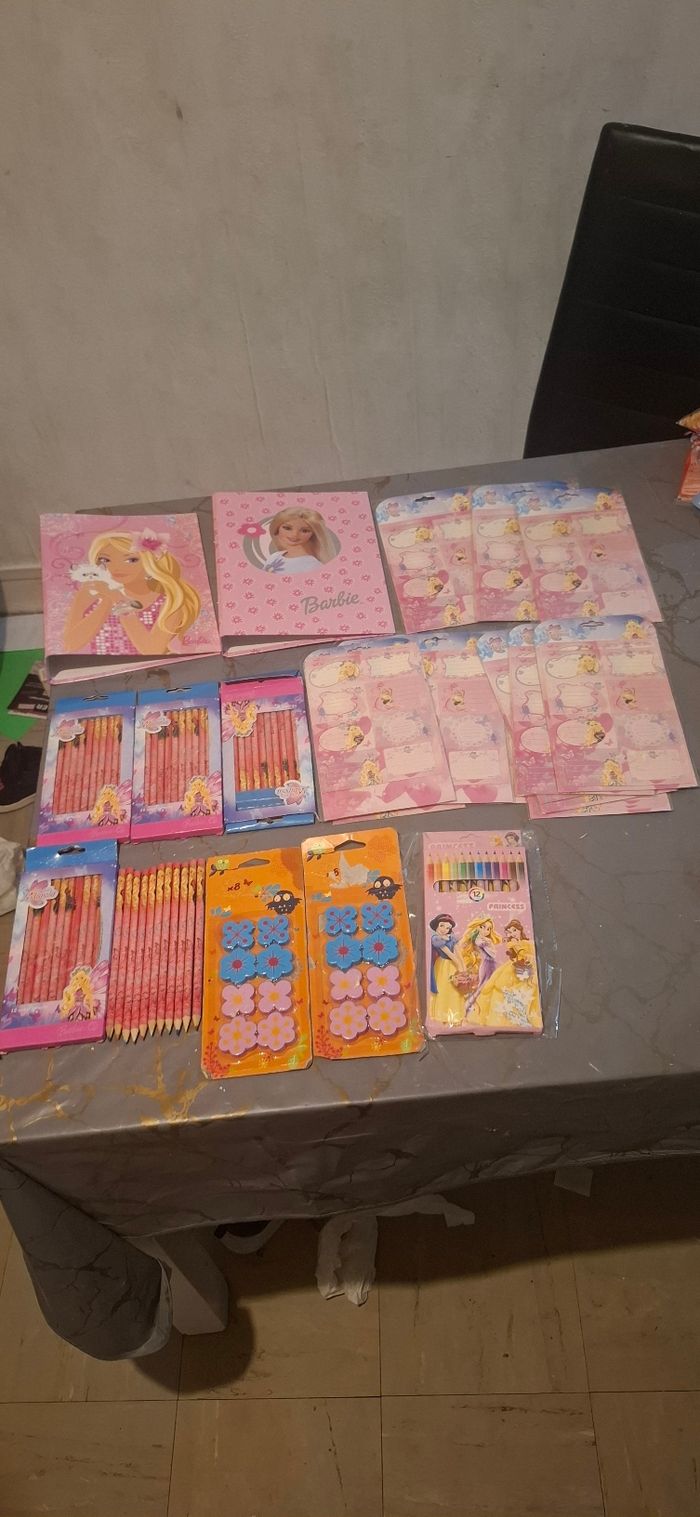 Lots fournitures barbie - photo numéro 10