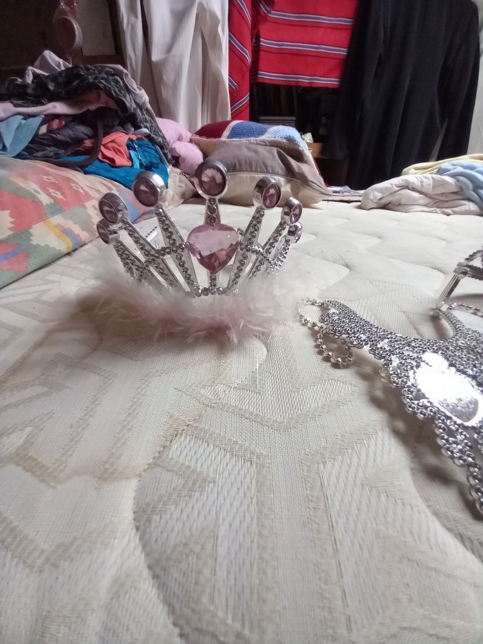 Lot couronne + collier princesse enfant neuve - photo numéro 4