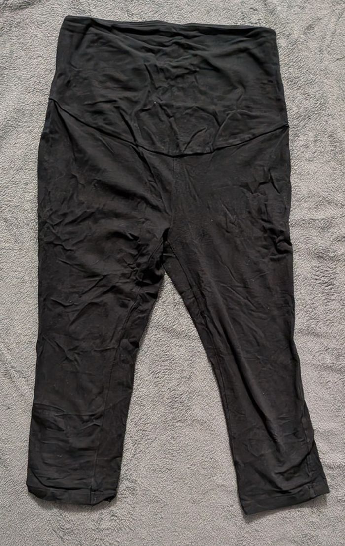 Lot de 3 pantalon et pantacourt legging grossesse/maternité -38/40 - Kiabi - Très bon état - photo numéro 2