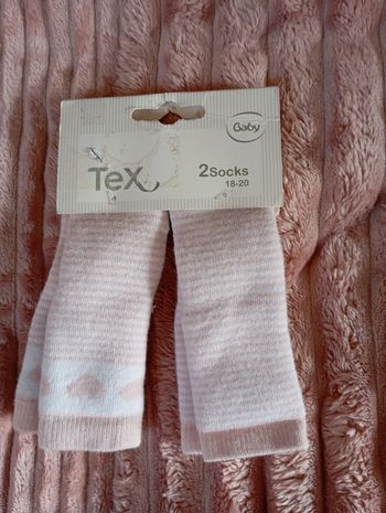 2  paires  de  chaussettes neuves