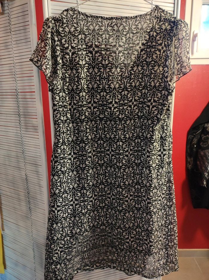 Robe noire et blanche - photo numéro 2