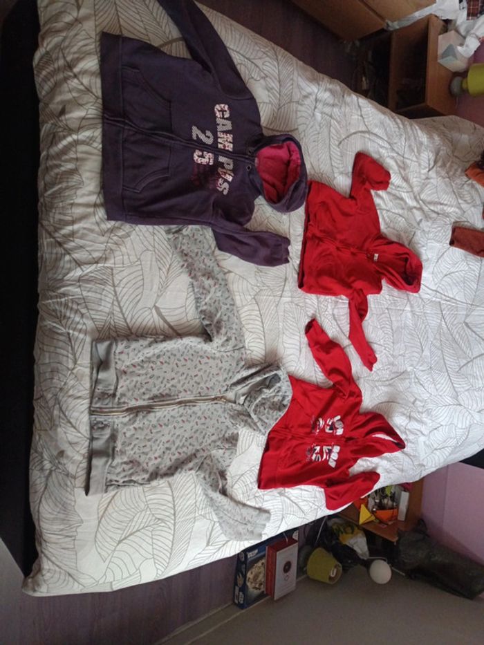 Lot 4 gilets 10 ans
