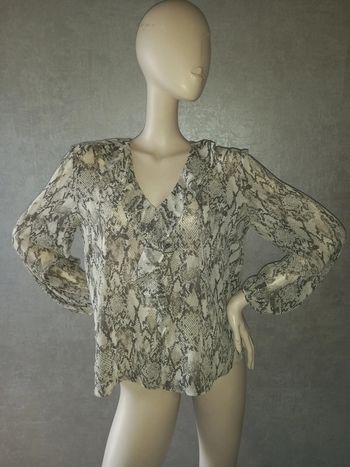 blouse motif serpent python grise et blanche primark taille 40