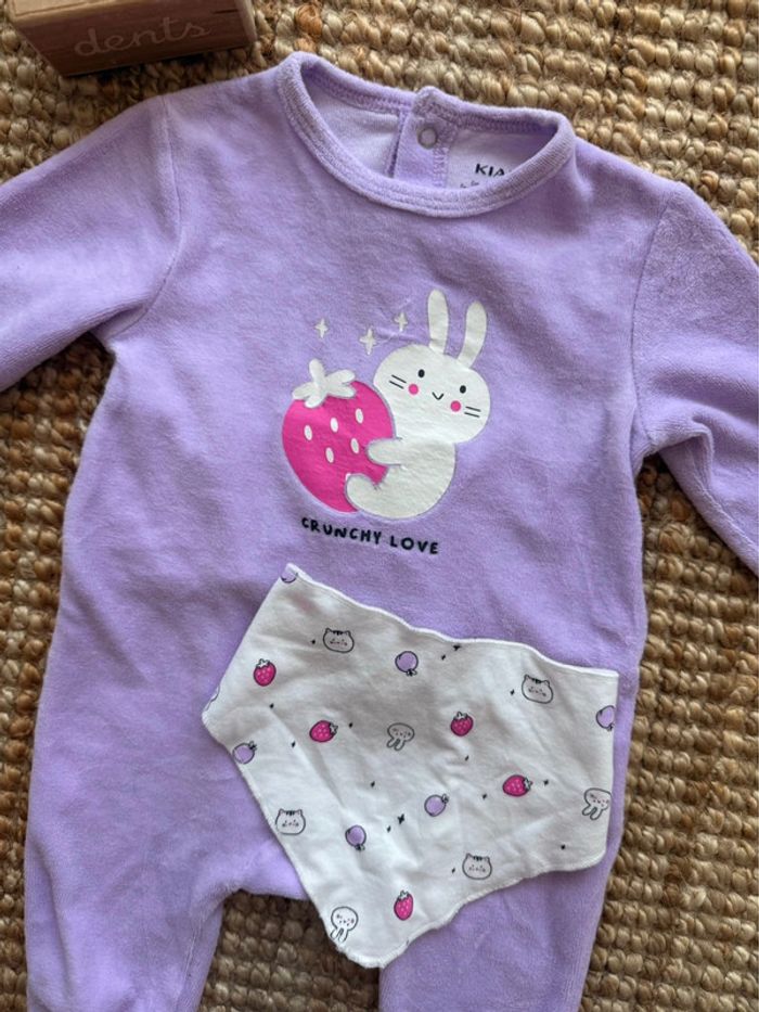 Pyjama velours + bavoir Kiabi 6mois / 68cm - photo numéro 2