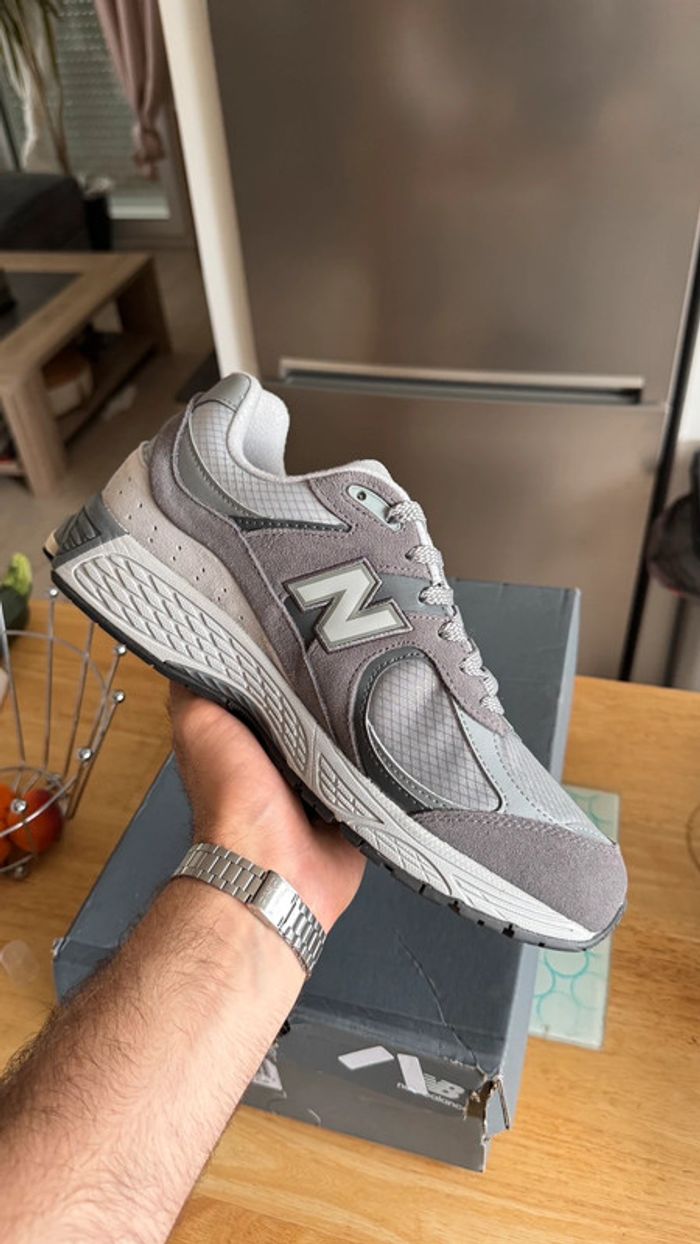 New balance 2002 Grise taille 44 - photo numéro 2