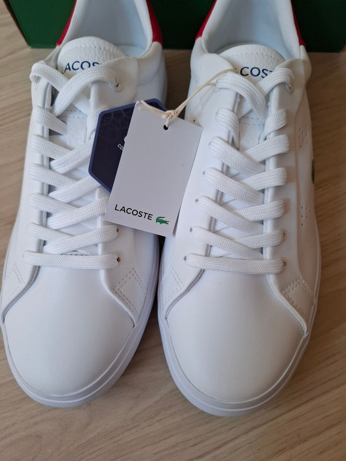 Baskets Lacoste t.42 Neuf jamais porte 100%Cuir valeur 145€ - photo numéro 3
