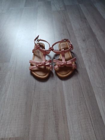 Très jolie sandales pour fille
