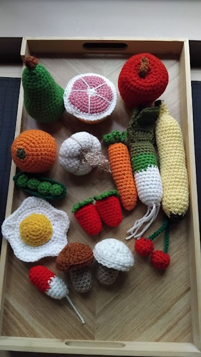 lot de dinette fruit et légume, œufs au crochet