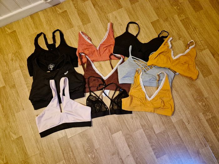 Lot de brassieres et bralettes taille L