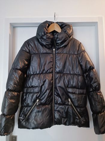 Doudoune noire légèrement oversize 