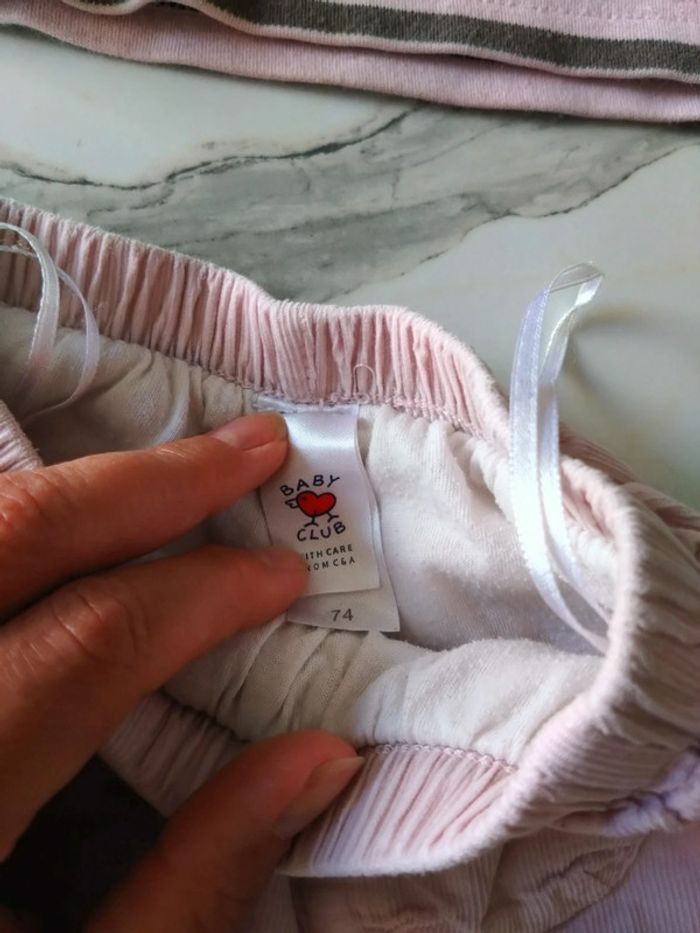 Lot pantalon t shirt bébé fille 12 mois - photo numéro 7