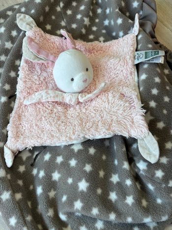 Doudou carré plat lapin rose en coton BIO - 25 cm