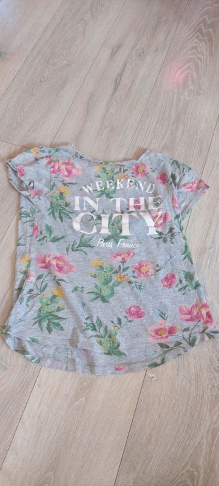 T shirt gris à fleurs, manches courtes, H&M, taille 14 ans - photo numéro 3