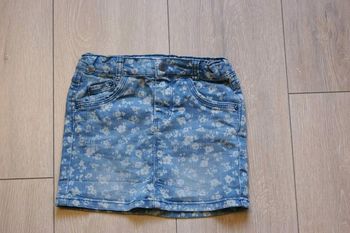 Jupe jeans bleu avec fleur.  5 ans fille. Marque In Extenso