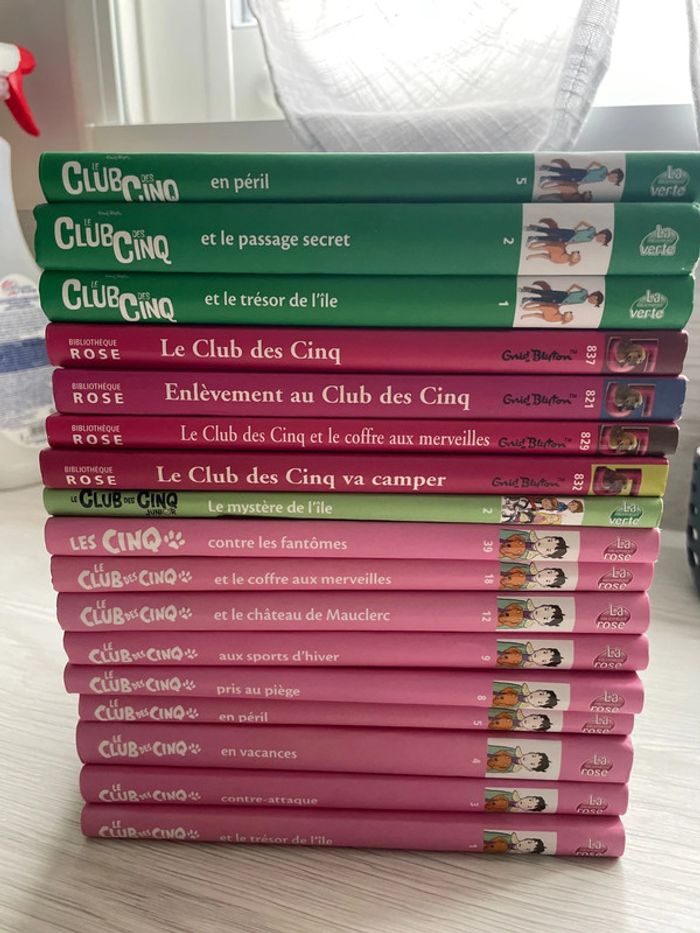 Lot de 17 livres poche le club des cinq. Bon état voir très bon.