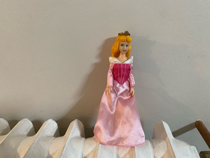 Poupée aurore la belle au bois dormant