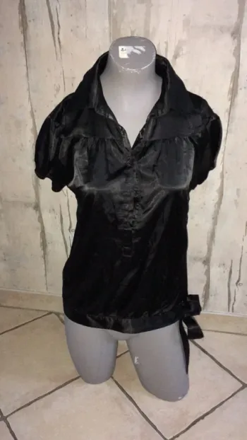 Chemise  satinée  Noire avec bas noeud