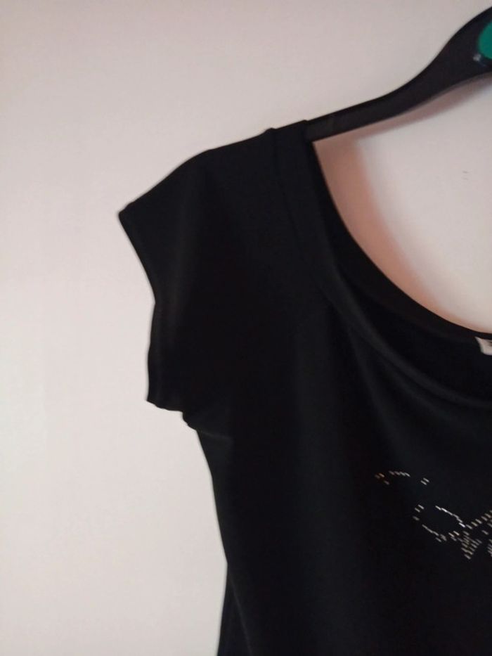 Joli Tee-shirt noir. - photo numéro 3