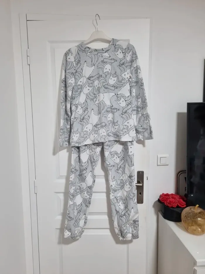 ensemble pantalon et haut de pyjama gemo