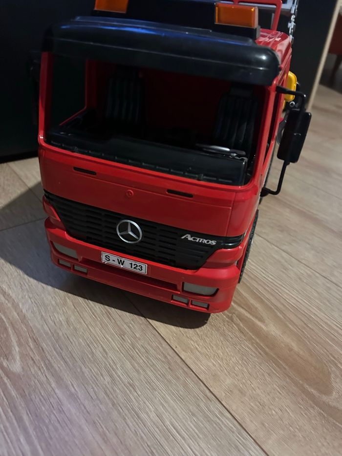 Camion dépanneuse Mercedes - photo numéro 4