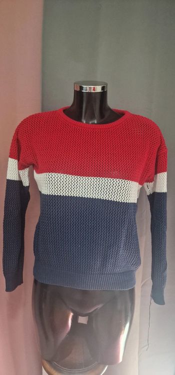 Pull tricolore en maille.